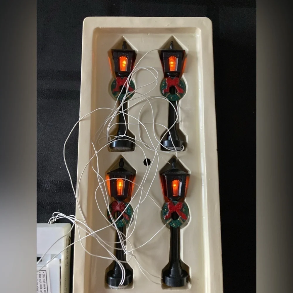 Vintage Lemax Street Lamps With Wreaths Village Collection Set Of 4 In Box 14012